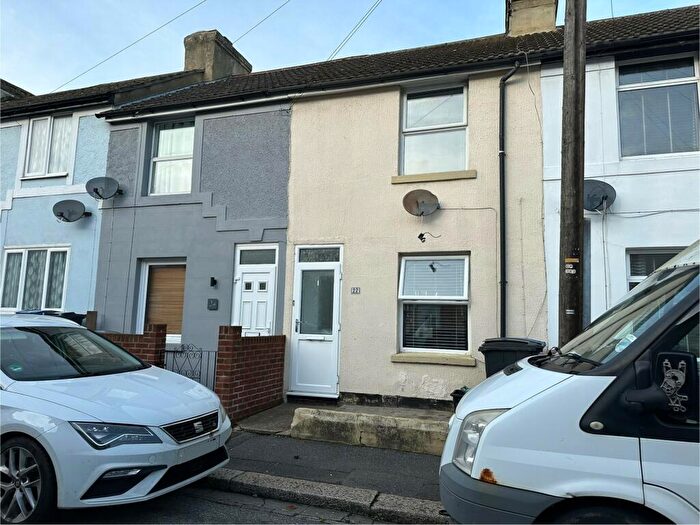 2 Bedroom House To Rent In Wyndham Road, Dover, CT17