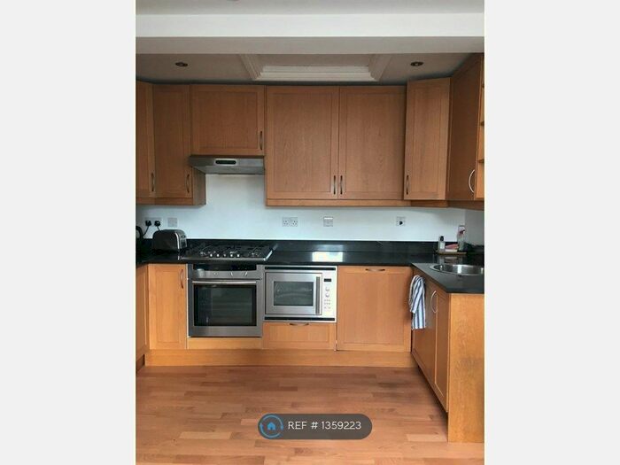 2 Bedroom Flat To Rent In Westbourne Grove, London, W2