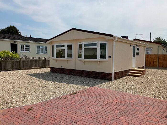 2 Bedroom Mobile/park Home For Sale In Harthurstfield Park, Fiddlers Green Lane, Cheltenham, GL51