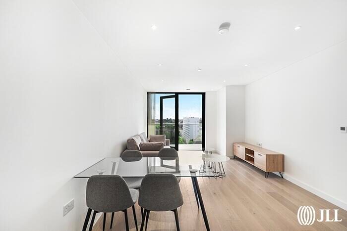 2 Bedroom Flat To Rent In City North Place London, N4