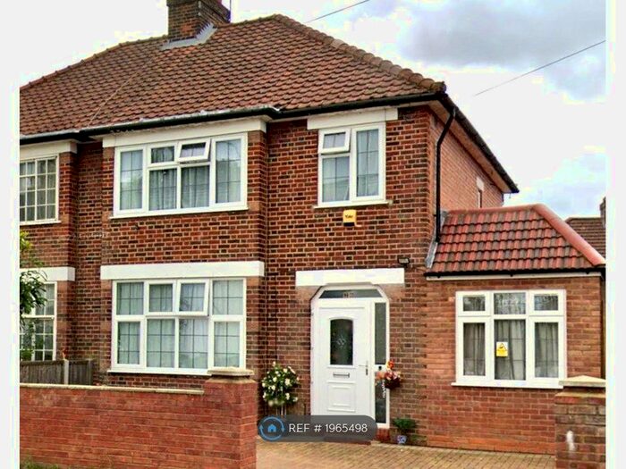 3 Bedroom Semi-Detached House To Rent In Montague Road, Uxbridge, UB8