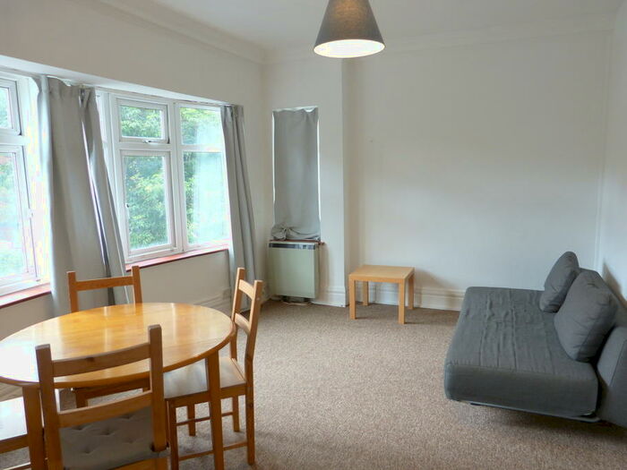 1 Bedroom Property To Rent In Beechcroft Avenue, London, NW11