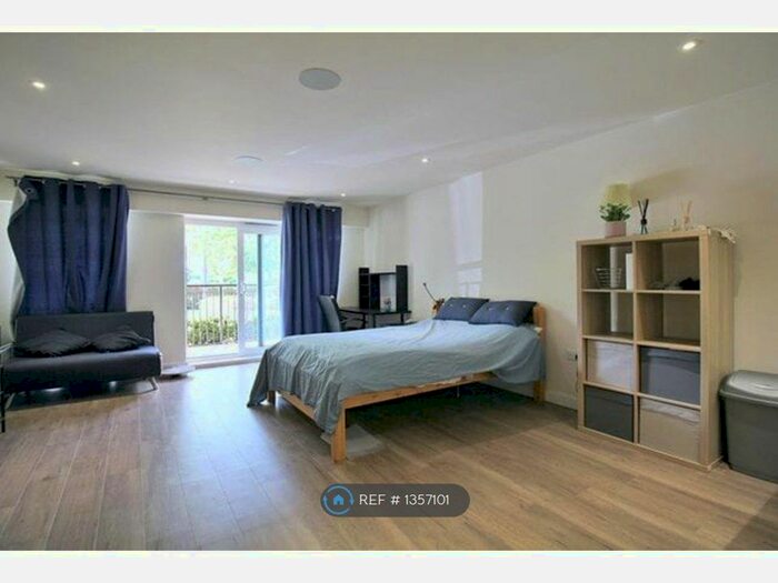 Studio To Rent In Golding House, London, NW9
