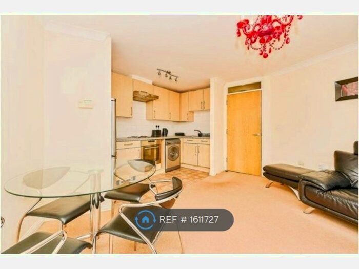 1 Bedroom Flat To Rent In Bergenia House, Feltham, TW13