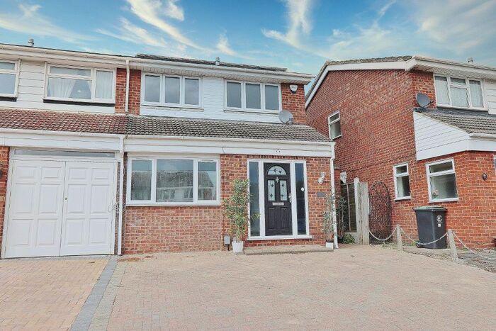 3 Bedroom Semi-Detached House To Rent In View Close, Chigwell, IG7