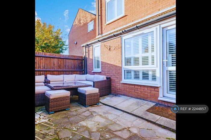 2 Bedroom Maisonette To Rent In Pasley Close, London, SE17