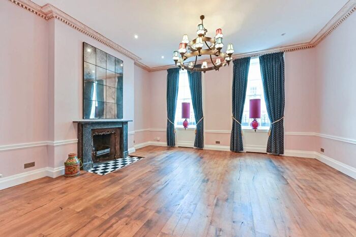 4 Bedroom Flat For Sale In John Street, Bloomsbury, London, WC1N