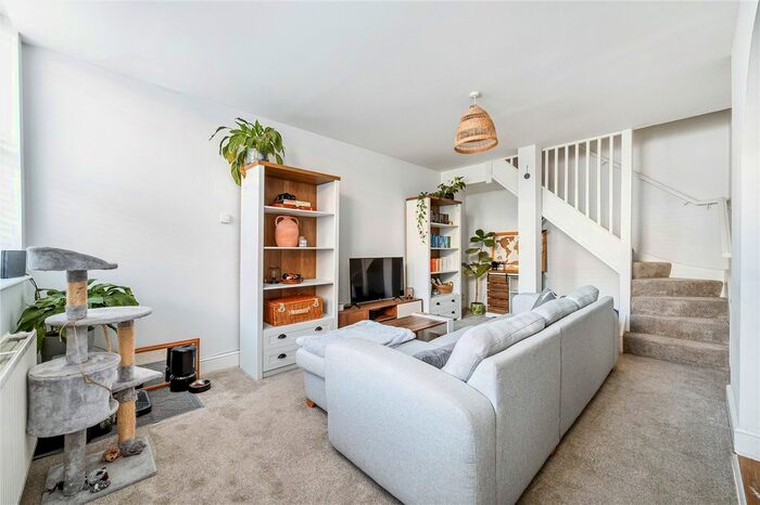 2 Bedroom Flat To Rent In Steele Road, London, W4