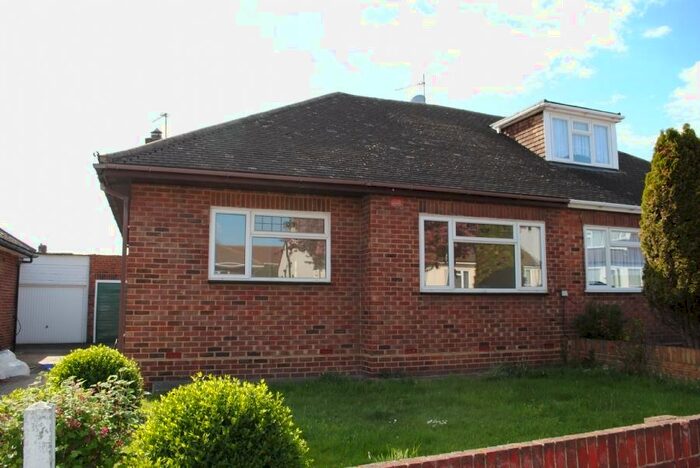 2 Bedroom Bungalow To Rent In Hunter Drive, Hornchurch, RM12