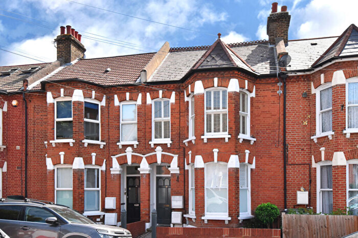 2 Bedroom Flat For Sale In Bovill Road, London, SE23