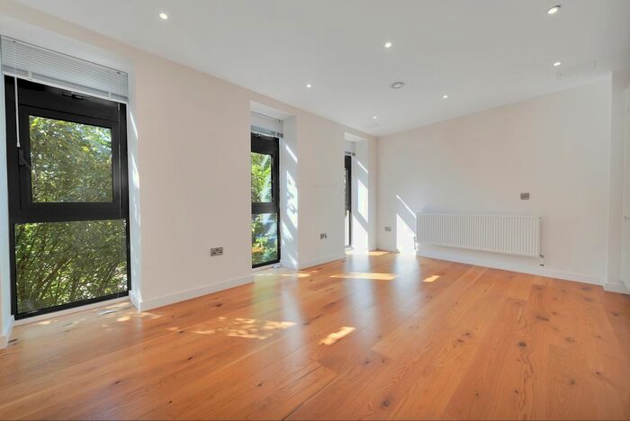 2 Bedroom Flat To Rent In St Paul's Road, Islington, London, N1