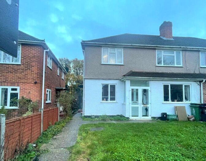 2 Bedroom Maisonette To Rent In Ardrossan Gardens, Worcester Park, KT4