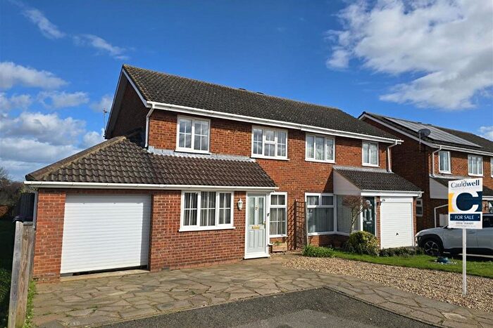 4 Bedroom Semi Detached House For Sale In Westbury Lane, Newport Pagnell, MK16