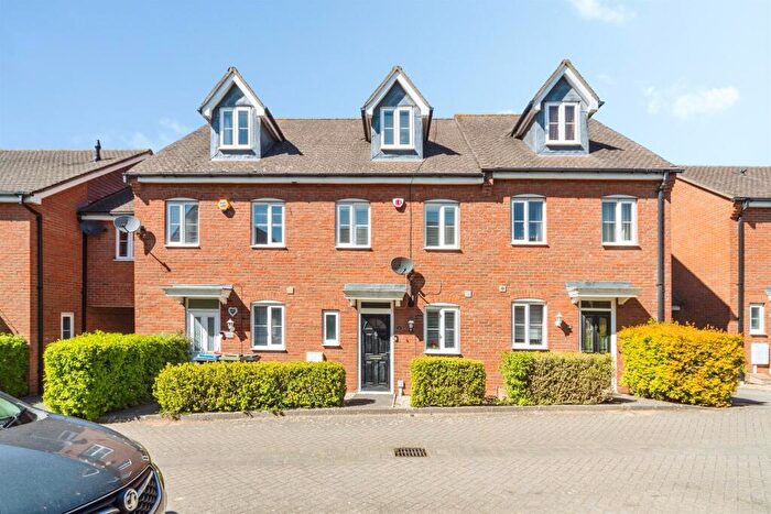 3 Bedroom Town House For Sale In Hopton Grove, Newport Pagnell, MK16