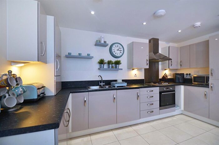 1 Bedroom Flat For Sale In Rokesby Road, Slough, SL2