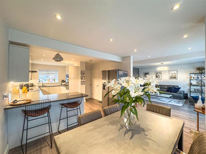 4 Bedroom Detached House For Sale In Cheapside East, Rayleigh, SS6