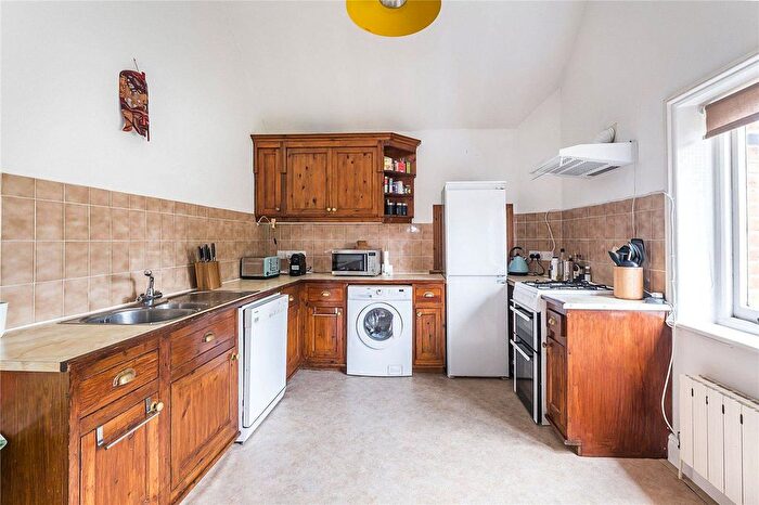 3 Bedroom Flat To Rent In Ridgway, Wimbledon, London, SW19