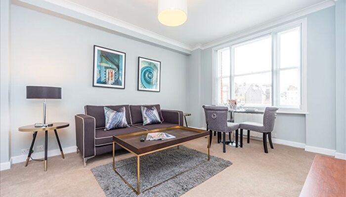 1 Bedroom Flat To Rent In Hill Street, London, W1J