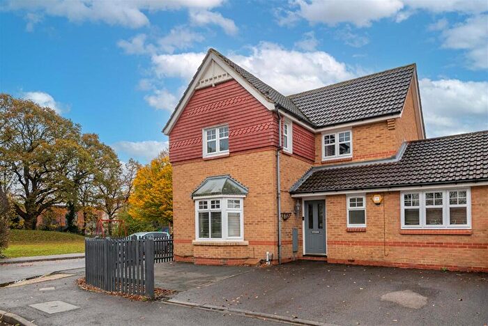 3 Bedroom Detached House For Sale In Cloverfields, Horley, Surrey, RH6
