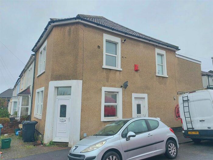 2 Bedroom Flat To Rent In Co-Operation Road, Easton, Bristol, BS5