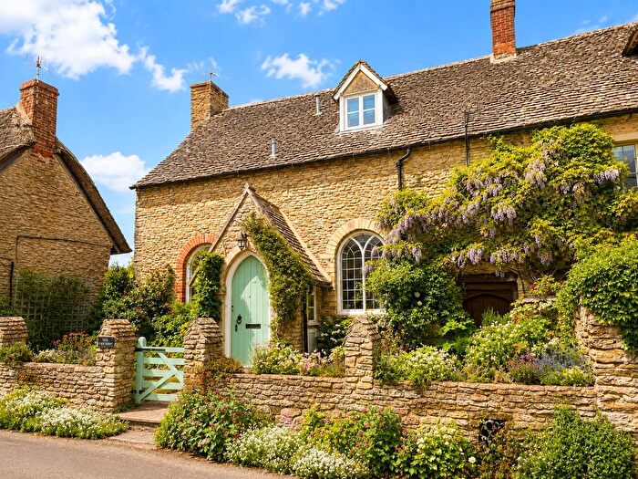 4 Bedroom Semi-detached House For Sale In Summerside, Buckland, Faringdon, Oxfordshire, SN7