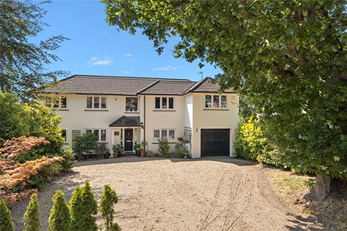 5 Bedroom Detached House For Sale In The Fairway, Weybridge, Surrey, KT13