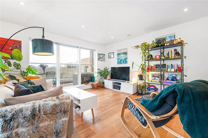 2 Bedroom Apartment For Sale In Green Dale, Camberwell, London, SE5