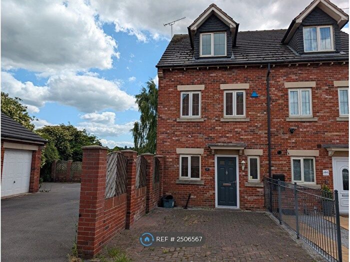 3 Bedroom End Of Terrace House To Rent In Sunningdale Drive, Edlington, Doncaster, DN12
