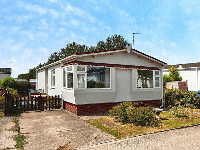 2 Bedroom Park Home For Sale In Dodwell Park, Dodwell, Stratford-Upon-Avon, CV37