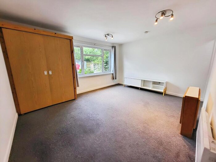 1 Bedroom Flat To Rent In Oakfield Court, Sale, M33