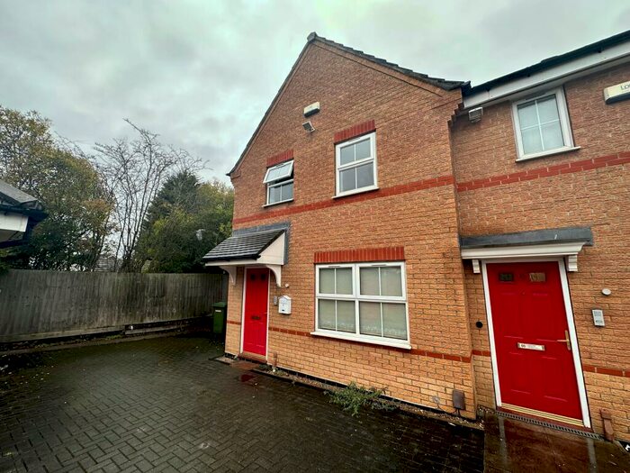 3 Bedroom Semi-Detached House To Rent In Avonmouth Drive, Alvaston, DE24