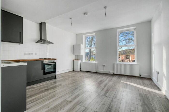 4 Bedroom Terraced House To Rent In Seven Sisters Road, London, N15