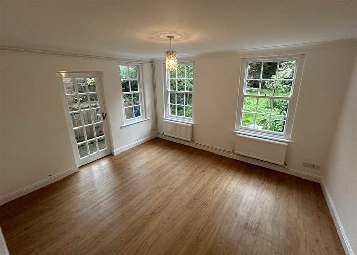 1 Bedroom Apartment To Rent In Parchment Street, Winchester, SO23