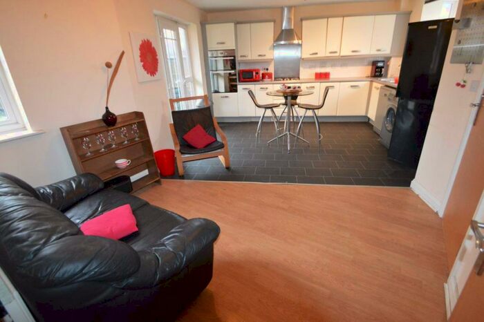 4 Bedroom House To Rent In Drayton Street, Manchester, M15