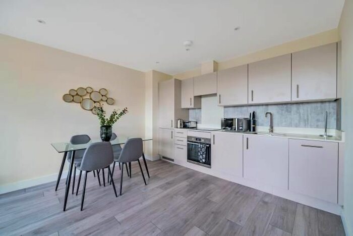 2 Bedroom Flat To Rent In Anne Boleyn House, Cheam, Sutton, SM3