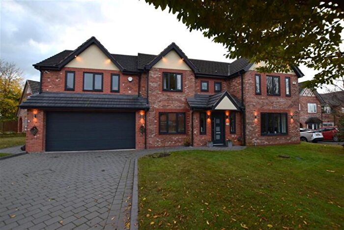 5 Bedroom Detached House To Rent In College Court, Macclesfield, SK11