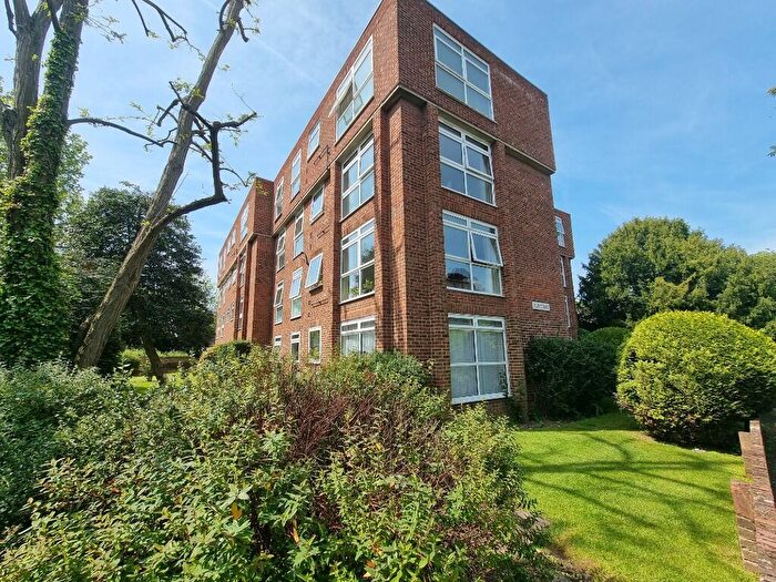2 Bedroom Flat For Sale In Catherine Road, Surbiton, Surrey, KT6