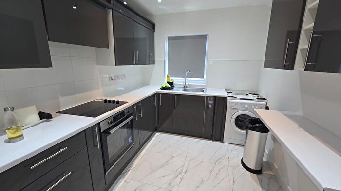 4 Bedroom Flat To Rent In Heriot Road, London, NW4