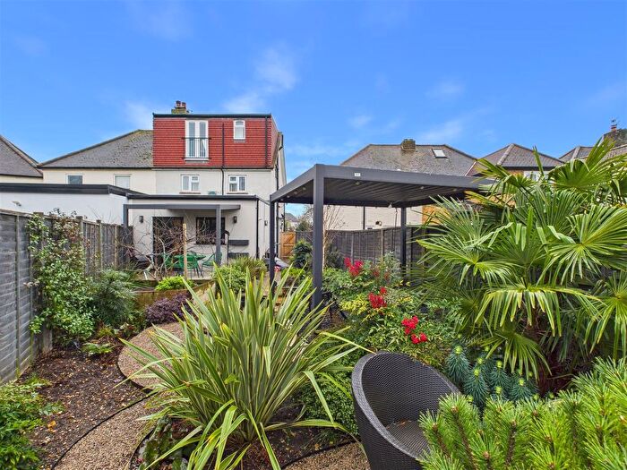 4 Bedroom Property For Sale In Priory Lane, West Molesey, KT8