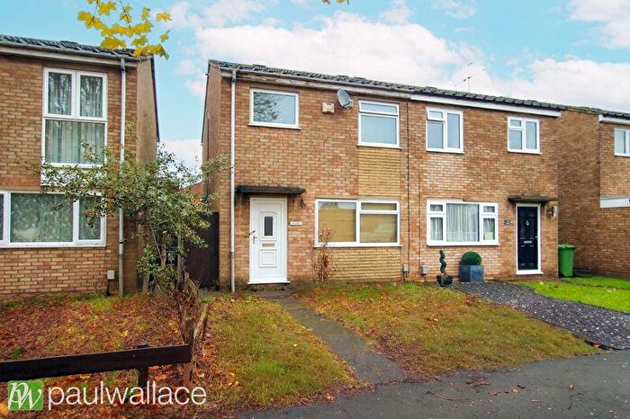 3 Bedroom Semi-Detached House For Sale In Dymokes Way, Hoddesdon, EN11
