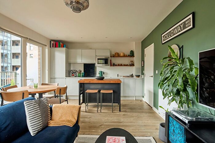 2 Bedroom Flat For Sale In Louis Close, Niemann Court Louis Close, N7