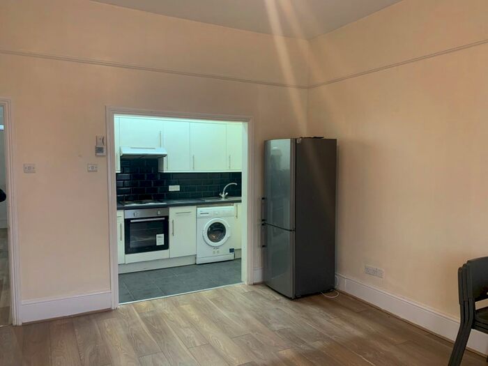 1 Bedroom Flat To Rent In Endsleigh Gardens, Ilford, IG1