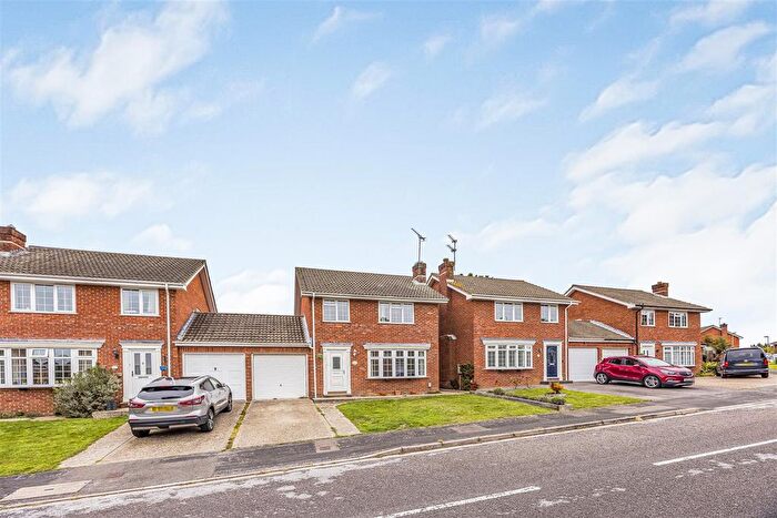 3 Bedroom Detached House For Sale In Royal Way, Waterlooville, PO7