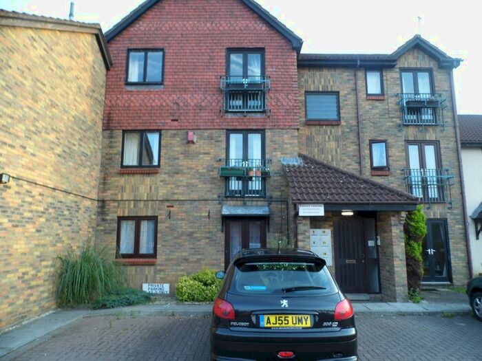 2 Bedroom Flat To Rent In Castilian Mews, Swindon, SN5