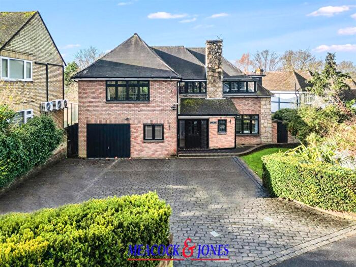 5 Bedroom Detached House For Sale In Mount Avenue, Hutton Mount, Brentwood, CM13