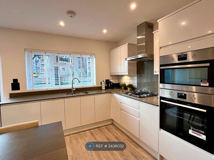 3 Bedroom Flat To Rent In Clitterhouse Road, London, NW2