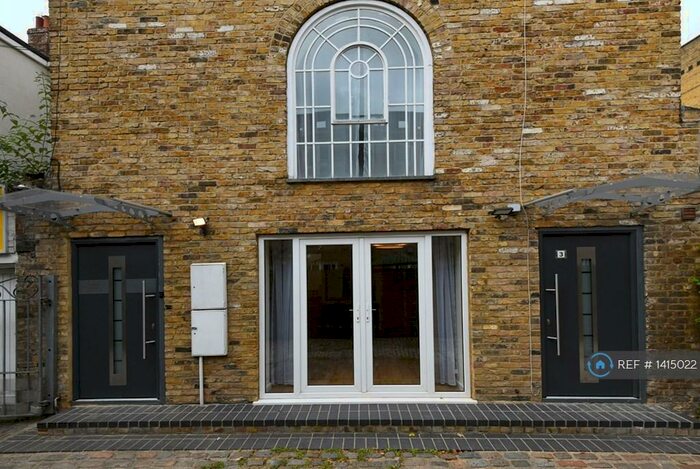 2 Bedroom Semi-Detached House To Rent In Horse Yard, London, N1