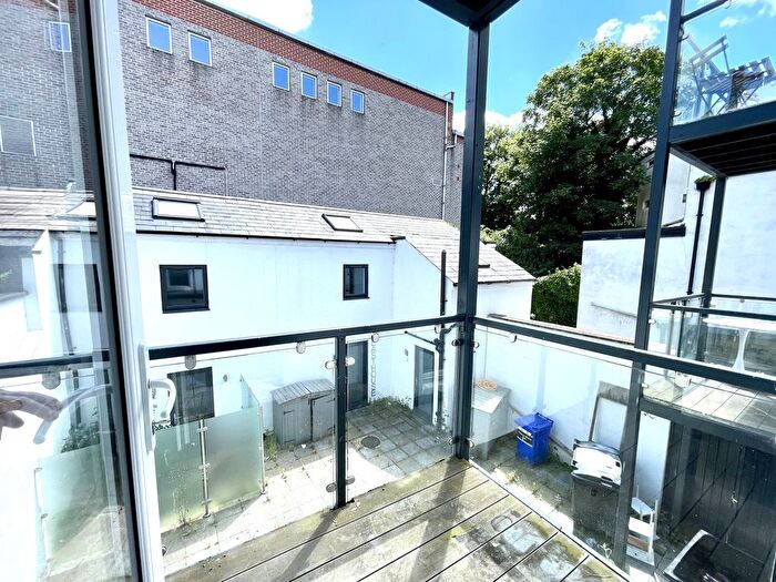 1 Bedroom Flat For Sale In East Street, Epsom, KT17