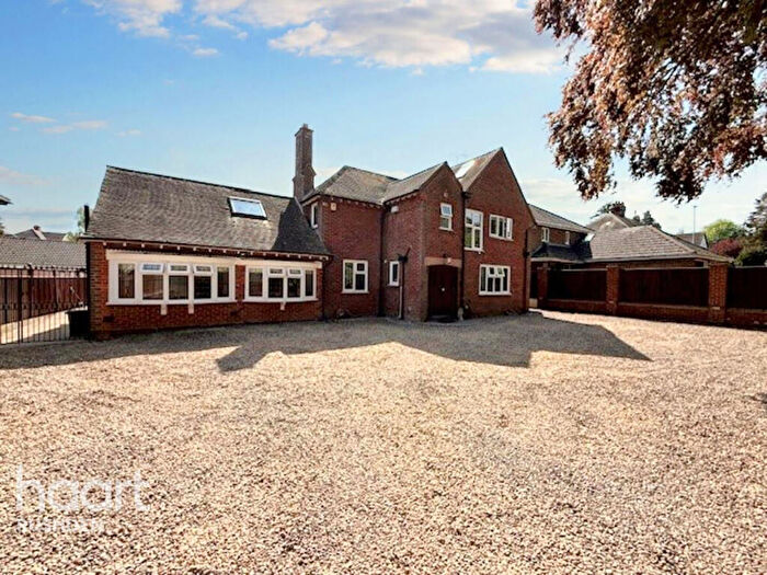 5 Bedroom Detached House For Sale In Wellingborough Road, Rushden, NN10