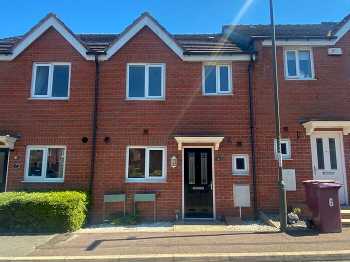 3 Bedroom Town House To Rent In Wylam Close, Clay Cross, S45